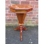 A VICTORIAN WALNUT TRUMPET SHAPED WORK TABLE H-73 CM