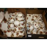 TWO TRAYS OF ROYAL ALBERT OLD COUNTRY ROSES, TO INCLUDE HEART SHAPED TRINKET POT, ASH TRAYS ETC.