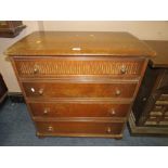 A VINTAGE OAK FOUR DRAWER CHEST H-86 W-81 CM