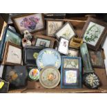 A TRAY OF COLLECTABLES TO INCLUDE LACQUER WARE TRINKET BOX, SMALL PICTURE FRAMES ETC.