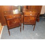 A PAIR OF REPRODUCTION MAHOGANY BEDSIDE CABINETS H-69 W-42 CM (2) S/D