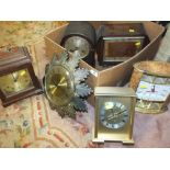 A COLLECTION OF VINTAGE MANTEL CLOCKS TO INCLUDE AN ART DECO OAK CASED EXAMPLE