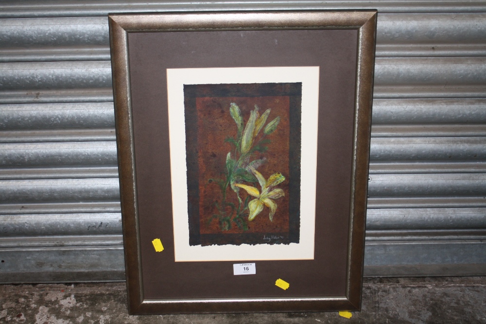 A FRAMED AND GLAZED WATERCOLOUR OF FLOWERS BY LESLIE MILLER (STAFFORDSHIRE ARTIST) SIZE 28 CM X 19