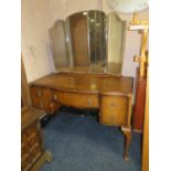 A VINTAGE WALNUT DRESSING TABLE W-116 CM