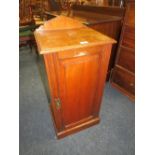 AN EDWARDIAN MAHOGANY POT CUPBOARD W-39 CM