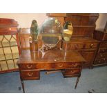 A REPRODUCTION MAHOGANY DRESSING TABLE WITH SHEILD SHAPED MIRRORS W-114 CM