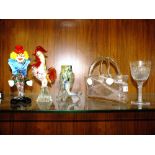 A COLLECTION OF STUDIO GLASSWARE TO INCLUDE A MURANO STYLE COCKEREL FIGURE