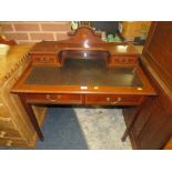 AN EDWARDIAN MAHOGANY INLAID LEATHER TOP LADIES DESK H-99 W-92 CM