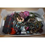 A TRAY OF ASSORTED COSTUME JEWELLERY