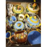 A BOX OF ITALIAN CERAMICS TO INCLUDE A SMALL TEA POT