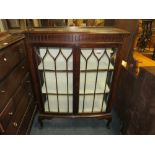 A MAHOGANY TWO DOOR CHINA DISPLAY CABINET W-91 CM