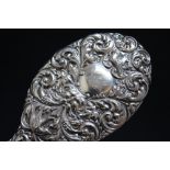 A HALLMARKED SILVER 'GREEN MAN' HAND MIRROR BY WILLIAM NEALE & SON - SHEFFIELD 1911, L 27.5 cm