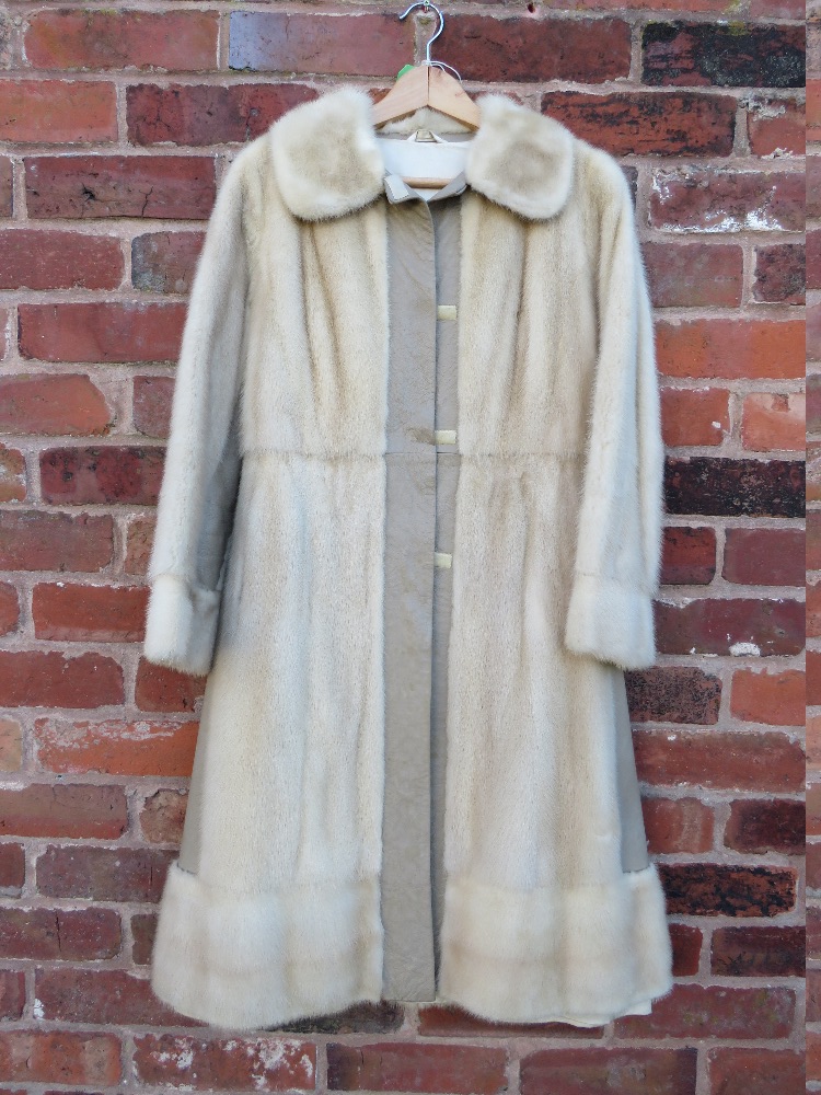 A VINTAGE RICH MAHOGANY BROWN MINK FUR COAT, fully lined, hook fasteners, front pockets, approx size - Image 3 of 10