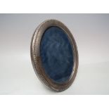 A HALLMARKED SILVER OVAL PHOTO FRAME - SHEFFIELD 1990, H 22 cm