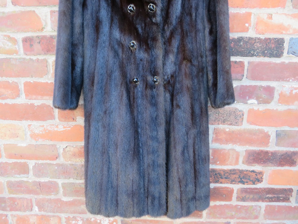 A VINTAGE RICH MAHOGANY BROWN MINK FUR COAT, fully lined, hook fasteners, front pockets, approx size - Image 6 of 10