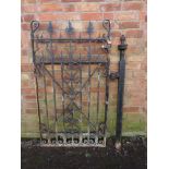 A HAND FORGED WROUGHT IRON SINGLE GATE WITH FIXING POST, post H 135 cm, gate approx H 153 cm, W 83