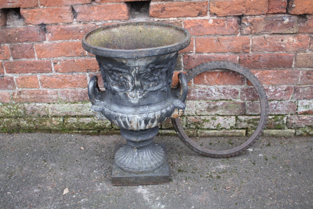 A VICTORIAN STYLE CAST IRON CAMPANA SHAPED GARDEN URN, with twin handles and foliate detail, H 83 - Image 5 of 5