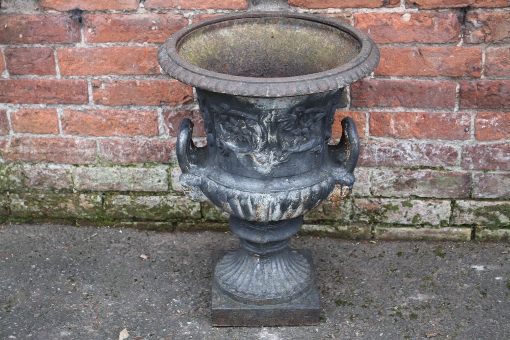 A VICTORIAN STYLE CAST IRON CAMPANA SHAPED GARDEN URN, with twin handles and foliate detail, H 83 - Image 2 of 5