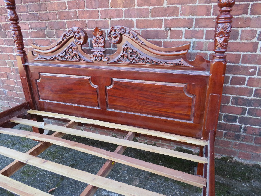 A LATE 20TH CENTURY CARVED MAHOGANY SUPER KING SIZE FOUR POSTER BED, approx W 200 cm, H 234 cm, L - Image 3 of 10