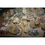 A TRAY OF LILLIPUT LANE COTTAGE FIGURES, A/F