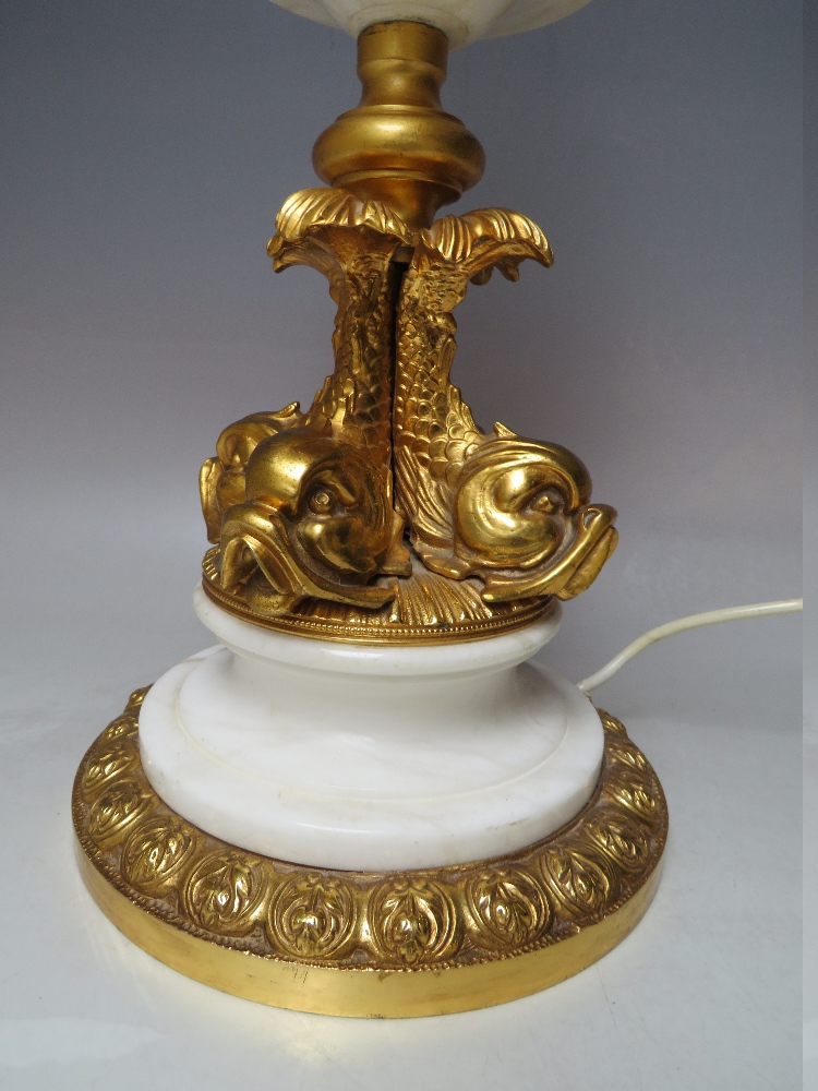 A MID 20TH CENTURY CONTINENTAL GILT BRASS AND RECONSTITUTED MARBLE TABLE LAMP, central column - Image 4 of 7