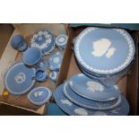 TWO SMALL TRAYS OF WEDGWOOD JASPERWARE TO INCLUDE A QUANTITY OF CABINET PLATES, TRINKET POTS ETC.