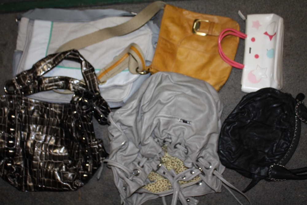 TWO LARGE BOXES OF MODERN LADIES HANDBAGS ETC. - Image 6 of 7