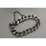 A STERLING SILVER CURB LINK BRACELET APPROX WEIGHT - 58.2G