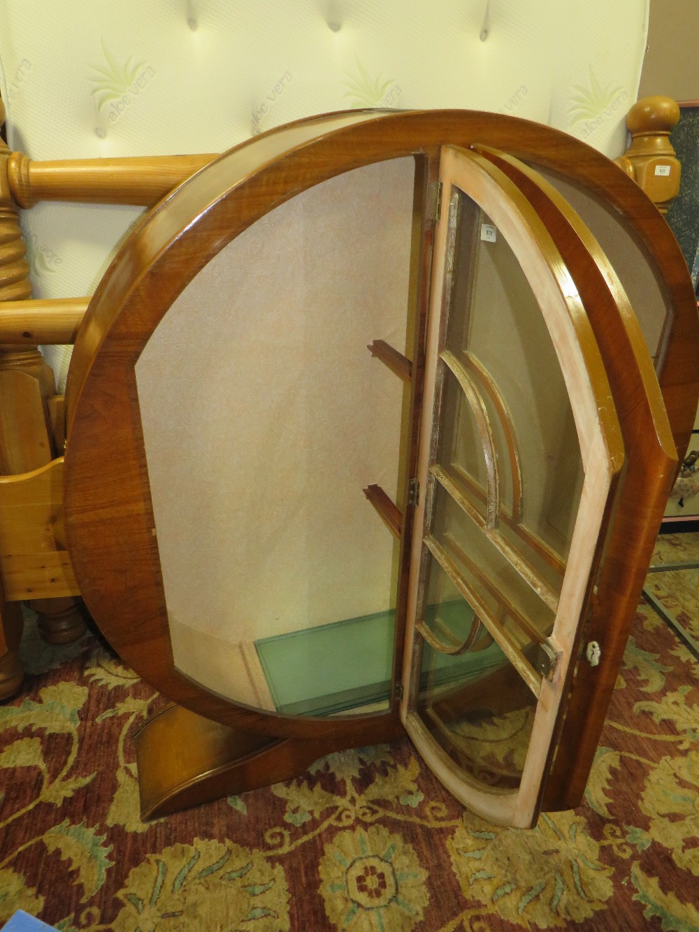 A VINTAGE DECO WALNUT CIRCULAR CHINA CABINET H-131 W-122 CM - Image 2 of 4