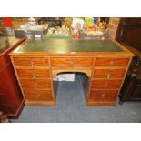 AN EARLY 20TH CENTURY MAHOGANY TWIN PEDESTAL DESK WITH INSET LEATHER TOP H-75 W-121 D-55 CM