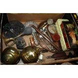 A TRAY OF ASSORTED COLLECTABLES AND METALWARE TO INCLUDE WEIGHTS, BLOW HORN A/F ETC.