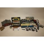 A BOX OF MINIATURE MODEL RAILWAY ACCESSORIES TO INCLUDE LIMA AND GRAHAM FARISH EXAMPLES, HORNBY