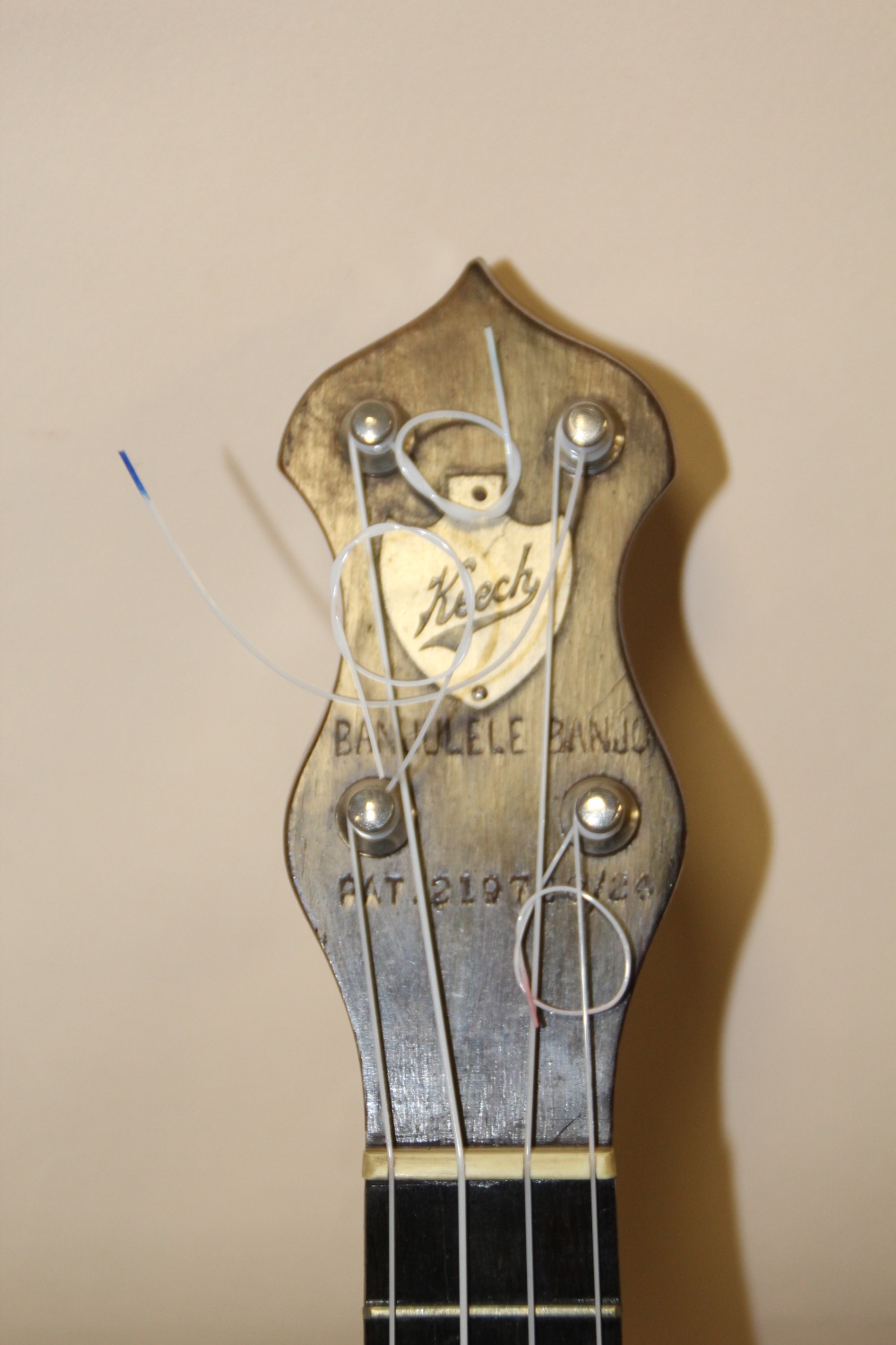 A CASED VINTAGE KEECH BANJOLELE BANJO - Image 3 of 5