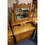 AN EDWARDIAN OAK DRESSING TABLE W-89 CM