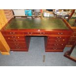 A REPRODUCTION MAHOGANY TWIN PEDESTAL DESK WITH GREEN LEATHER INSET TOP H-79 W-162 D-76 CM
