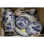 A COLLECTION OF ORIENTAL BLUE AND WHITE CERAMICS, A/F
