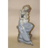 A LARGE NAO FIGURE OF A MOTHER AND CHILD, H 37 CM