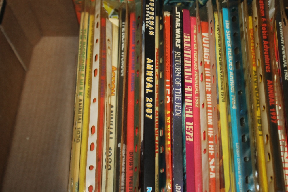 A QUANTITY OF COMIC AND SCI-FI ANNUALS to include 'THE DALEK OUTER SPACE BOOK 1966 together with - Image 2 of 6