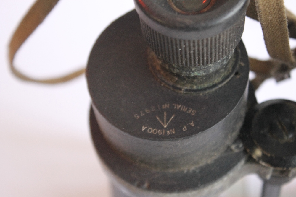A PAIR OF BARR AND STRAND CF41 MILITARY BINOCULARS WITH YELLOW CROWS FOOT MARKS - Image 3 of 5