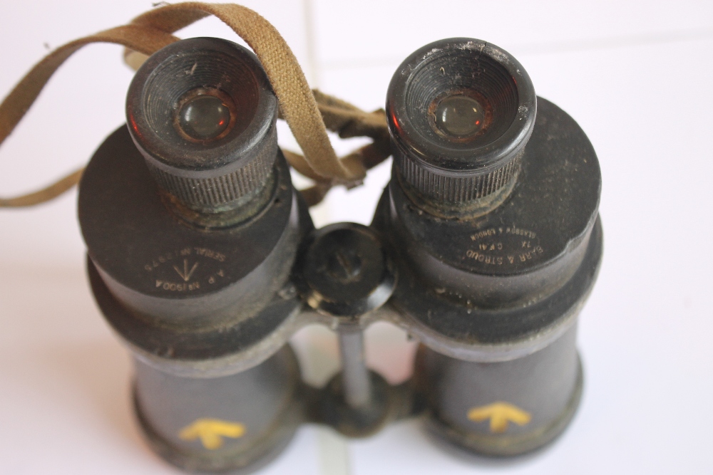 A PAIR OF BARR AND STRAND CF41 MILITARY BINOCULARS WITH YELLOW CROWS FOOT MARKS - Image 2 of 5