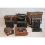 A TRAY OF ASSORTED VINTAGE PHOTOGRAPHIC EQUIPMENT to include a 'Cine Kodak Model B', plate holders