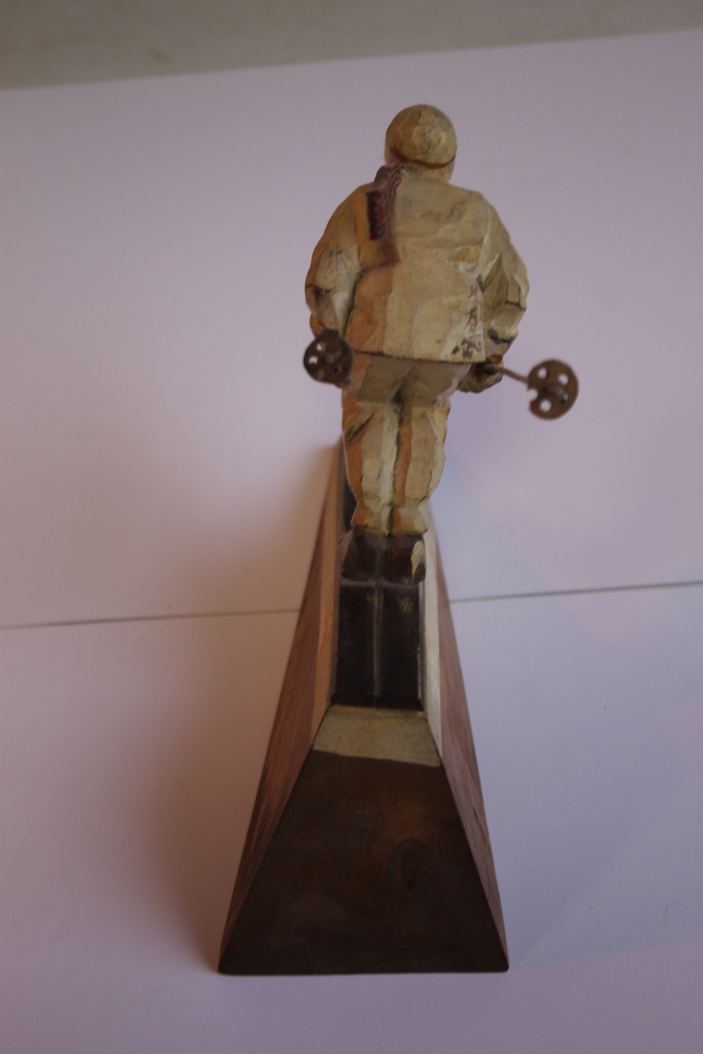 A BLACK FOREST CARVED AND PAINTED WOOD FIGURE OF A SKIER - Image 2 of 4