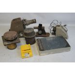 A TRAY OF ASSORTED PHOTOGRAPHIC EQUIPMENT including an Aldis projector etc. A/F