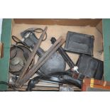 A TRAY OF ASSORTED VINTAGE PHOTOGRAPHIC EQUIPMENT to include an Ensign Reflex, pair of cased