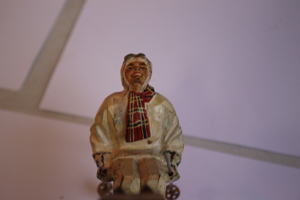 A BLACK FOREST CARVED AND PAINTED WOOD FIGURE OF A SKIER - Image 3 of 4