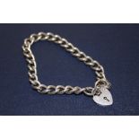 A VINTAGE LONDON HALLMARKED SILVER LOVE HEART LINK BRACELET - APPROX 25G