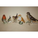 A COLLECTION OF GOEBEL AND BESWICK BIRD FIGURES A/F (5)