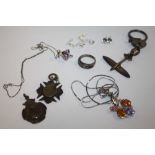 A BAG OF SILVER AND WHITE METAL JEWELLERY AND COLLECTABLES TO INCLUDE A HALLMARKED SILVER FIVE
