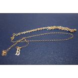 A HALLMARKED 9 CT TRI GOLD LADIES BRACELET TOGETHER WITH A 9 CT GOLD 'B' PENDANT ON 9 CT CHAIN,