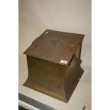 A VINTAGE COPPER COAL BOX, W 36 CM, H 32 CM, D 36.5 CM